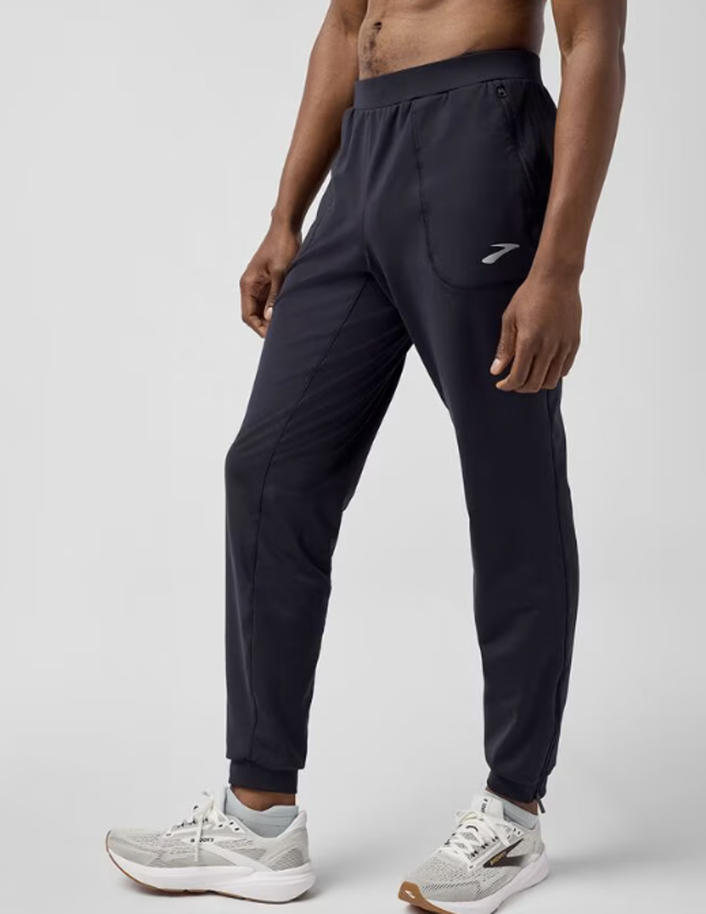 Brooks Men's Medium Black Momentum Thermal Jogger Pant K25-30
